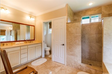 Classic Elegance on an ACRE+. Nestled in the cool & quiet - photo 11