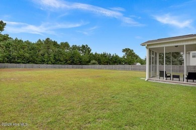 Welcome home to this beautifully maintained single-family - photo 3