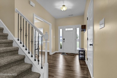 Welcome home to this beautifully maintained single-family - photo 4