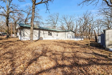 Well maintained 3 bedroom, 2 bath home situated on three - photo 15
