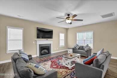 Welcome home to this beautifully maintained single-family - photo 8