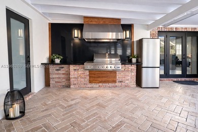 Welcome to this stunning & character-filled multigenerational - photo 6
