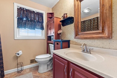 Welcome to this beautifully maintained Colonial located in the - photo 19