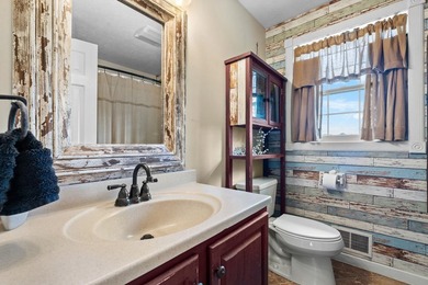 Welcome to this beautifully maintained Colonial located in the - photo 20