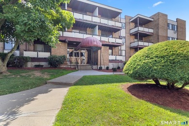 Spacious and updated third floor ranch style condominium. Large - photo 24