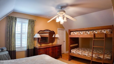 Home is located on a quiet street with room between neighbors - photo 28