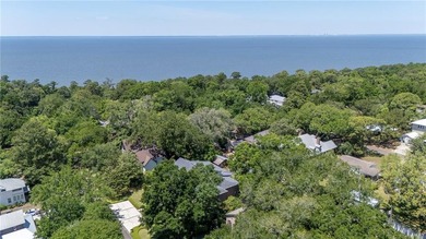 Welcome to 113 Oak Avenue, located in Fairhope's sought-after - photo 3
