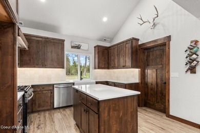 Open-concept home on 6.03 private, usable acres surrounded by - photo 7