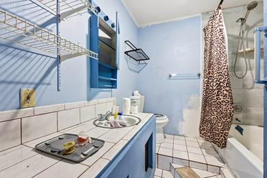 Are you searching for your next great investment? This 3 bedroom - photo 16