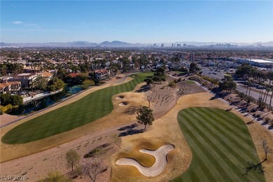Perfectly positioned on a quiet cul-de-sac along the 15th - photo 40