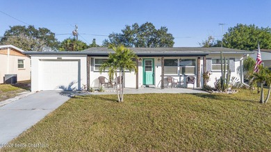 Perfectly landscaped yard is the perfect entrance to this - photo 1