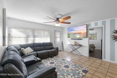Perfectly landscaped yard is the perfect entrance to this - photo 2