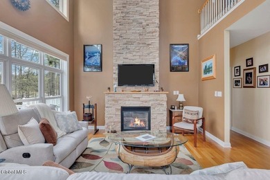 Lakeside views! 3,000 sq/ft of comfortable living space with 2 - photo 12