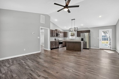 9/103 Well Maintained home ready for occupancy now....no waiting - photo 2