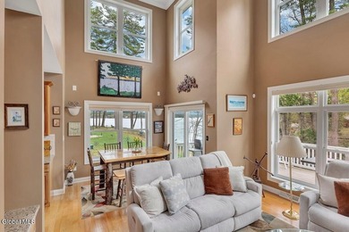 Lakeside views! 3,000 sq/ft of comfortable living space with 2 - photo 14