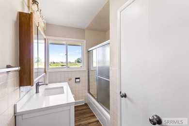 Welcome to peaceful country living! This charming 3 bedroom, 2 - photo 16