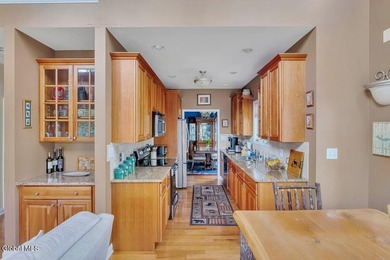 Lakeside views! 3,000 sq/ft of comfortable living space with 2 - photo 21