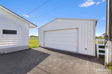 Welcome to peaceful country living! This charming 3 bedroom, 2 - photo 22
