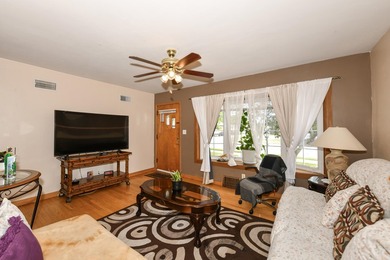 Cute as a button! Just a short distance away from Lake MI - photo 4