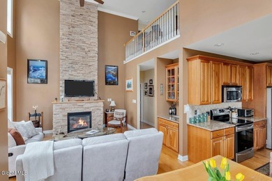 Lakeside views! 3,000 sq/ft of comfortable living space with 2 - photo 25