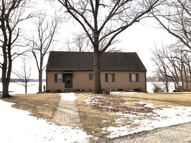 Lake Bloomington Home For Sale in Hudson Illinois