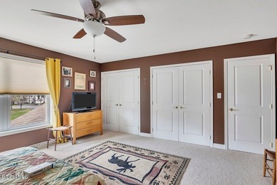 Lakeside views! 3,000 sq/ft of comfortable living space with 2 - photo 45