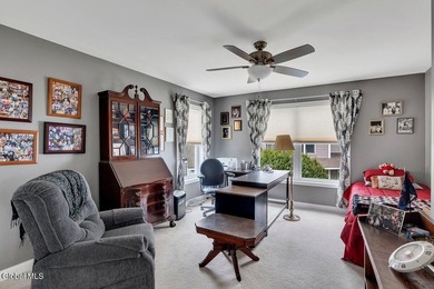 Lakeside views! 3,000 sq/ft of comfortable living space with 2 - photo 46