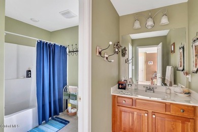 Lakeside views! 3,000 sq/ft of comfortable living space with 2 - photo 47