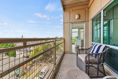 Floor-to-ceiling windows frame the spectacular 270 city views - photo 9
