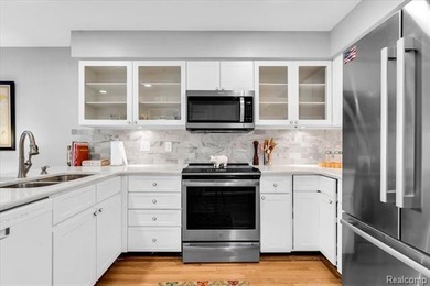 Completely updated end-unit ranch in sought-after The Heathers - photo 11
