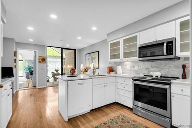 Completely updated end-unit ranch in sought-after The Heathers - photo 12