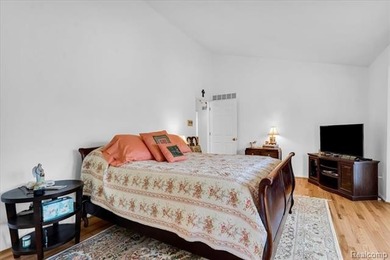 Completely updated end-unit ranch in sought-after The Heathers - photo 16