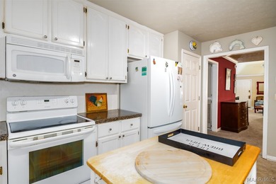 Beautifully maintained 2-bedroom, 2-bath brick garden home - photo 18