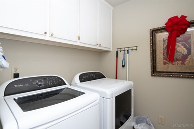 Beautifully maintained 2-bedroom, 2-bath brick garden home - photo 20