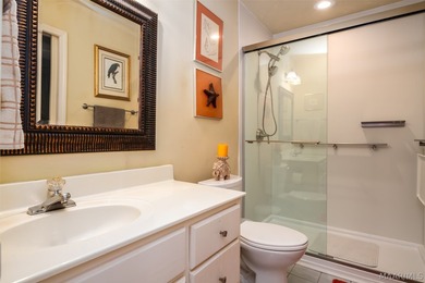 Beautifully maintained 2-bedroom, 2-bath brick garden home - photo 21