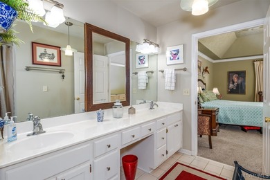 Beautifully maintained 2-bedroom, 2-bath brick garden home - photo 24