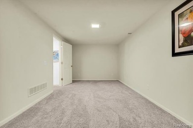 Completely updated end-unit ranch in sought-after The Heathers - photo 25