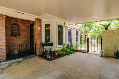 Beautifully maintained 2-bedroom, 2-bath brick garden home - photo 33