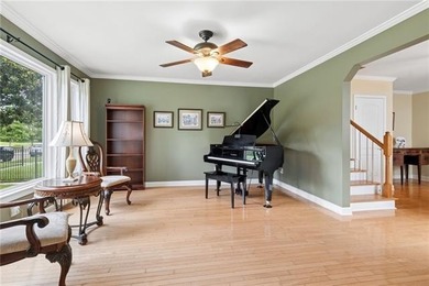 Located on a great block in the heart of Lakeview, this - photo 3