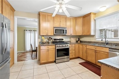 Located on a great block in the heart of Lakeview, this - photo 7