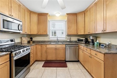 Located on a great block in the heart of Lakeview, this - photo 8