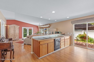 SINGLE-LEVEL TOWNHOME WITH COUNTRY CLUB AMENITIES! Enjoy - photo 12