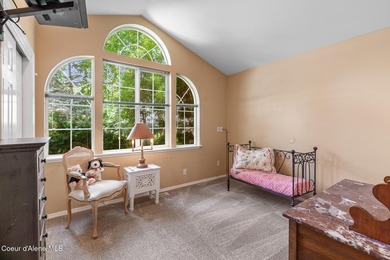 SINGLE-LEVEL TOWNHOME WITH COUNTRY CLUB AMENITIES! Enjoy - photo 18