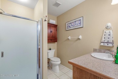 SINGLE-LEVEL TOWNHOME WITH COUNTRY CLUB AMENITIES! Enjoy - photo 19