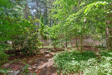 SINGLE-LEVEL TOWNHOME WITH COUNTRY CLUB AMENITIES! Enjoy - photo 23