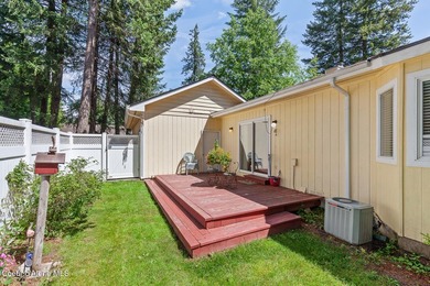 SINGLE-LEVEL TOWNHOME WITH COUNTRY CLUB AMENITIES! Enjoy - photo 25