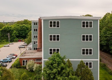 Welcome to the highly desirable Park Street Condominium - photo 31