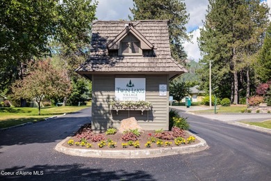 SINGLE-LEVEL TOWNHOME WITH COUNTRY CLUB AMENITIES! Enjoy - photo 50