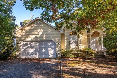 Beautifully refreshed single-level home in the amenity-rich - photo 1