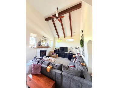 *Agent is Related to Seller* *Motivated Seller* Beautiful well - photo 7
